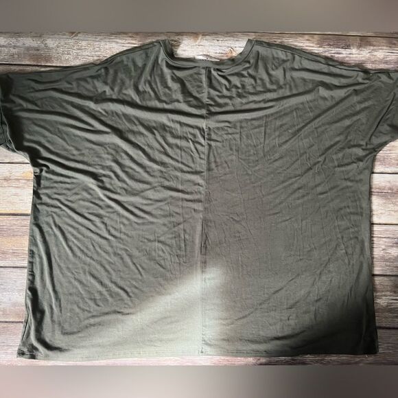 OversizedĀ Dolmanā
Teeā
 - Picture 2 of 8